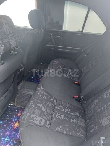 Mercedes E 200-5