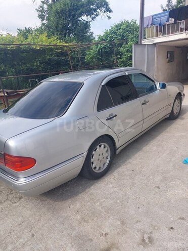 Mercedes E 200-6