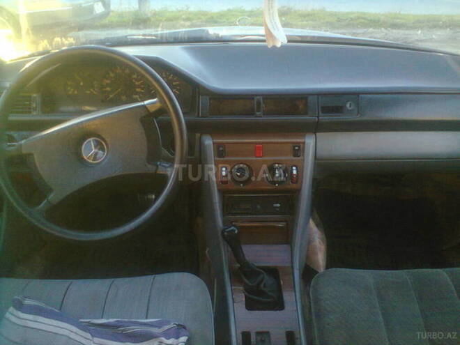 Mercedes E 200-3