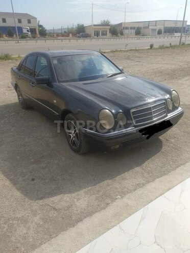 Mercedes E 280-2