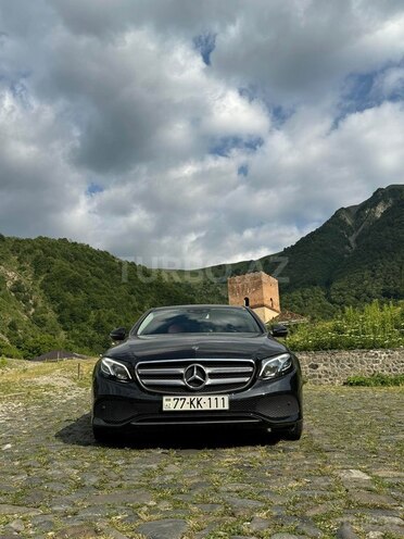 Mercedes E 220 d-6