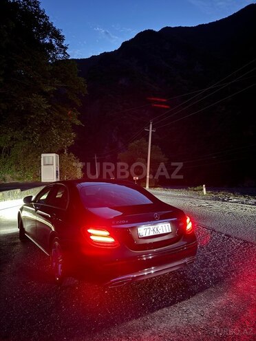 Mercedes E 220 d-3