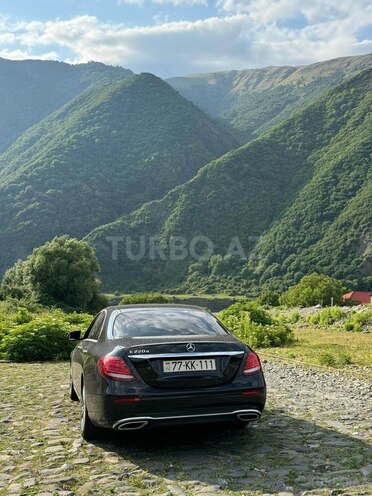 Mercedes E 220 d-4