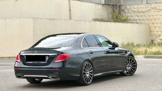 Mercedes E 300-9