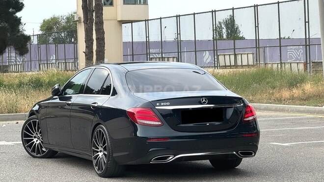 Mercedes E 300-11