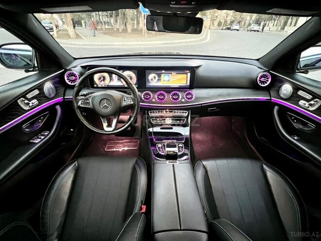 Mercedes E 300-17