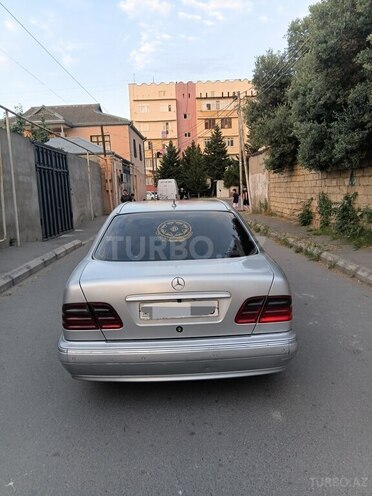 Mercedes E 220-2