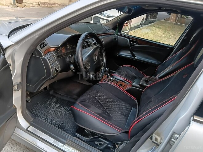 Mercedes E 220-4
