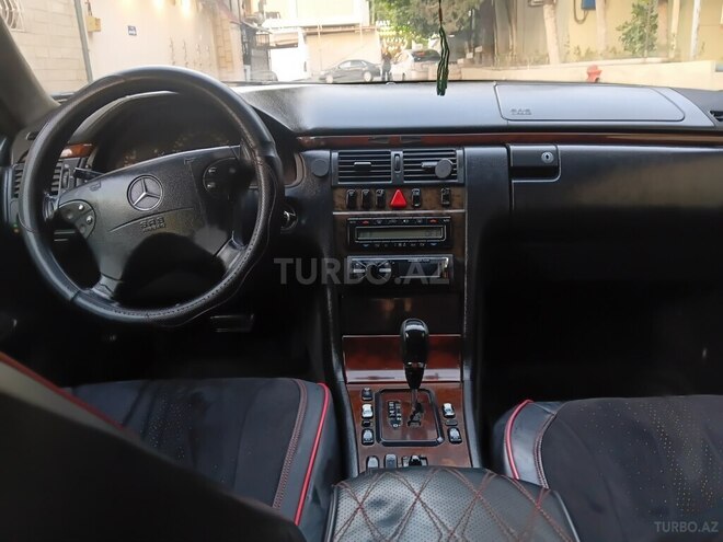Mercedes E 220-3