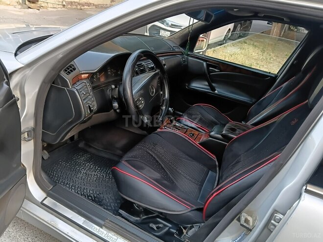 Mercedes E 220-10