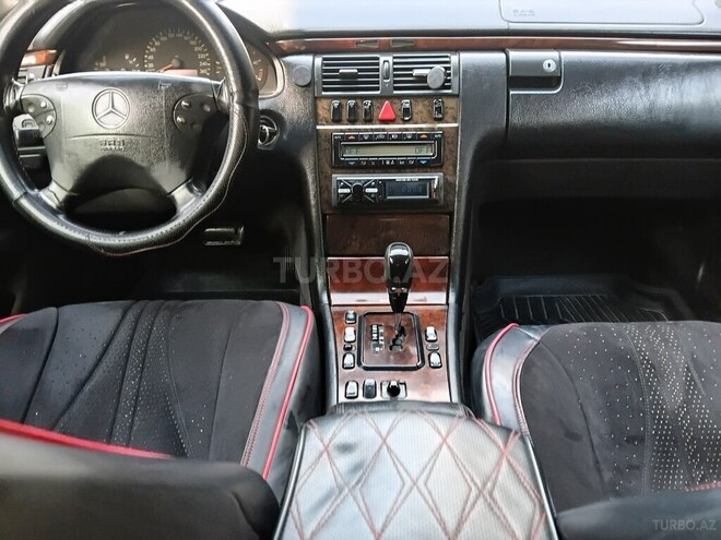 Mercedes E 220-12