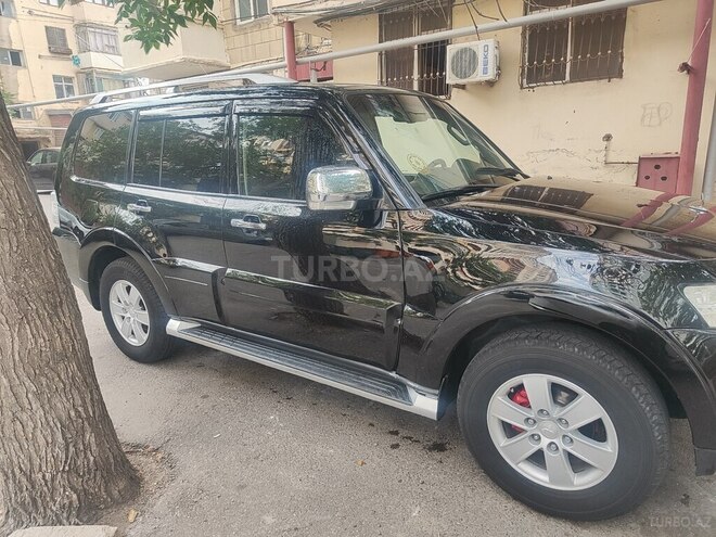 Mitsubishi Pajero-4