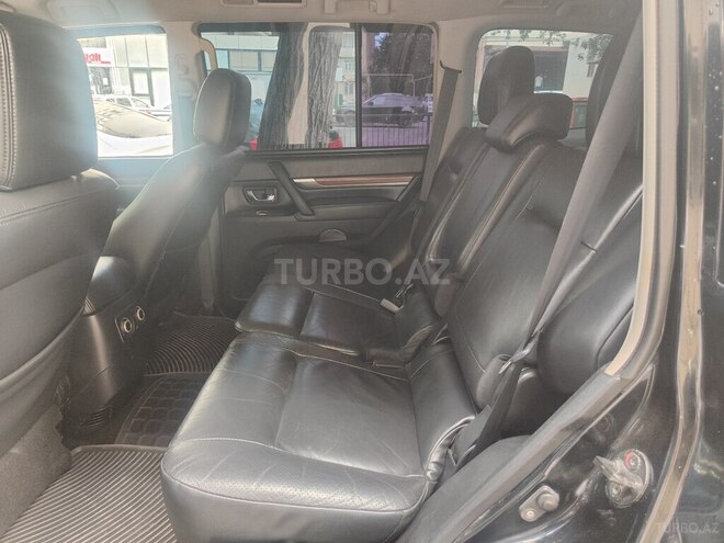 Mitsubishi Pajero-6