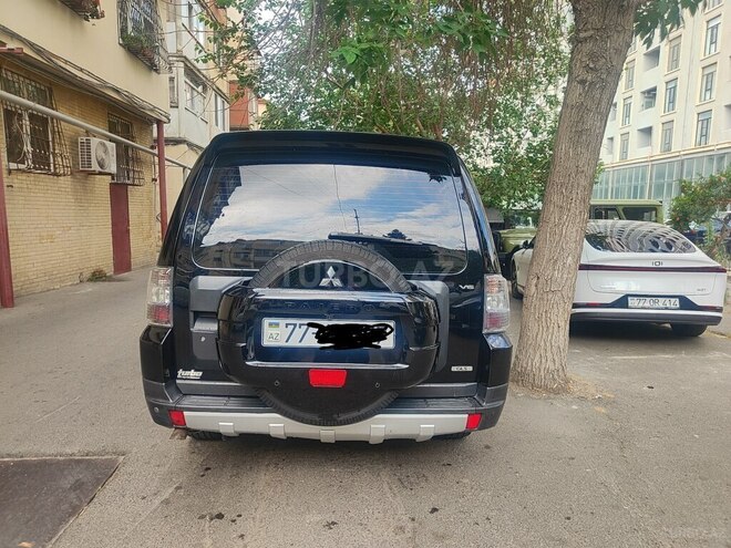 Mitsubishi Pajero-2