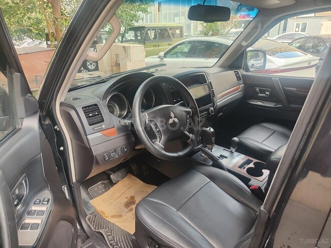 Mitsubishi Pajero-5