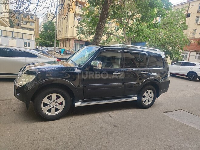 Mitsubishi Pajero-3