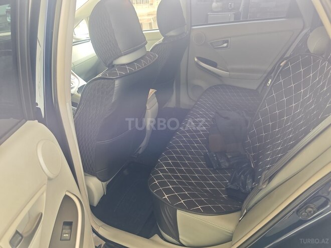 Toyota Prius-7