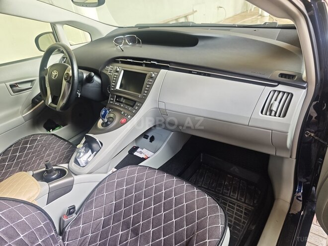 Toyota Prius-4