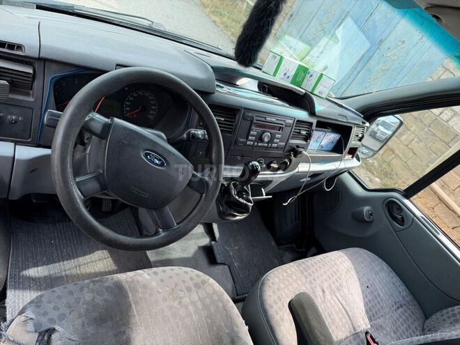 Ford Transit-7