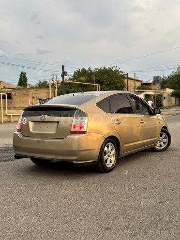 Toyota Prius-4