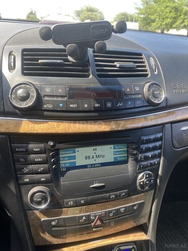 Mercedes E 220-11