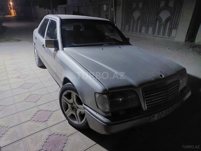 Mercedes E 220-1