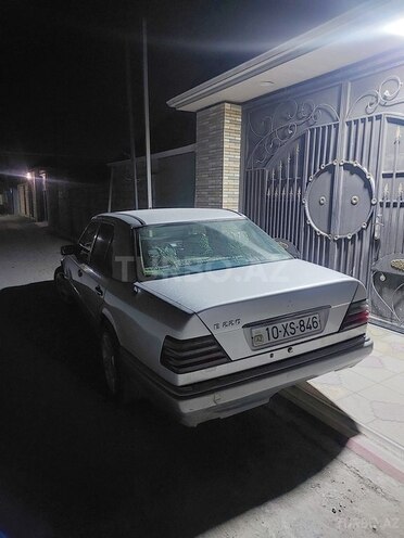 Mercedes E 220-2