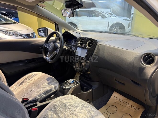 Nissan Note-8