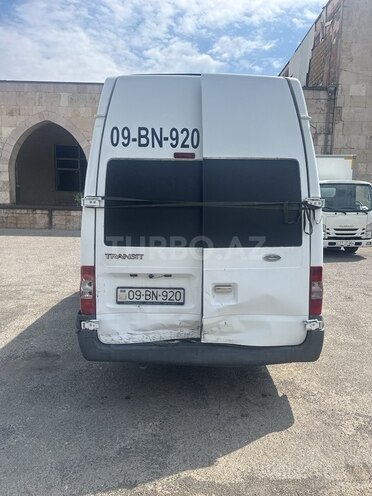 Ford Transit-4