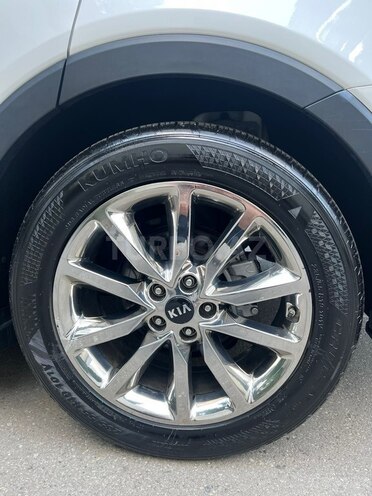 Kia Sorento-12