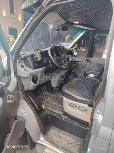 Ford Transit-9