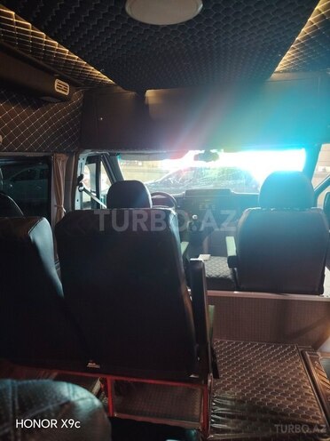 Ford Transit-11