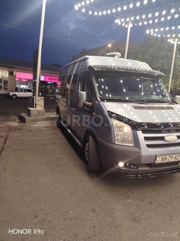 Ford Transit-8