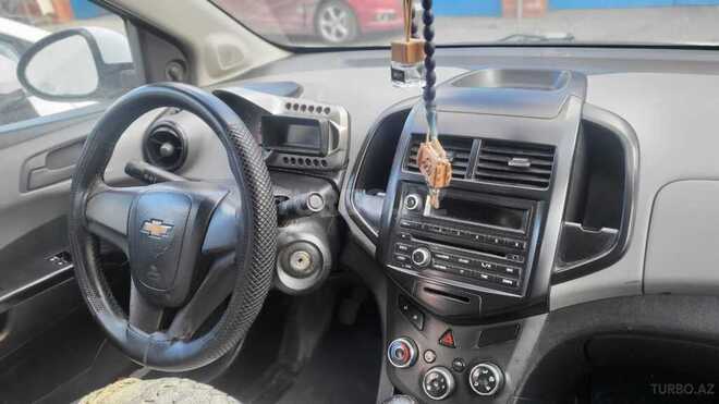 Chevrolet Aveo-12
