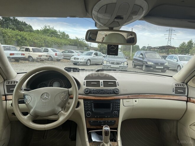 Mercedes E 320-7