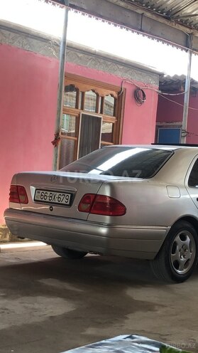 Mercedes E 200-2