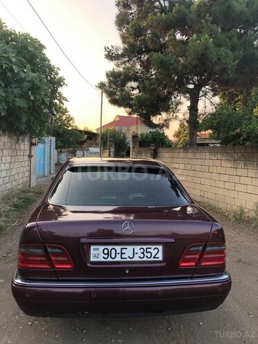 Mercedes E 240-2