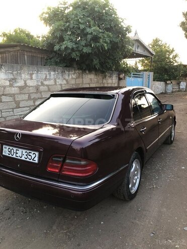 Mercedes E 240-3