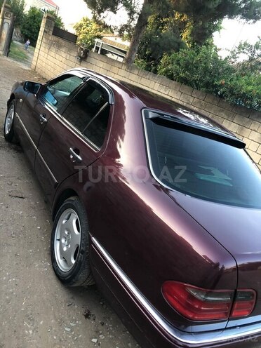Mercedes E 240-5