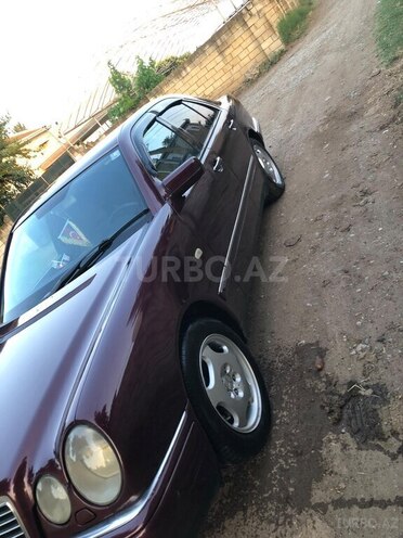 Mercedes E 240-4