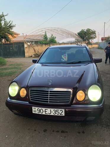 Mercedes E 240-10