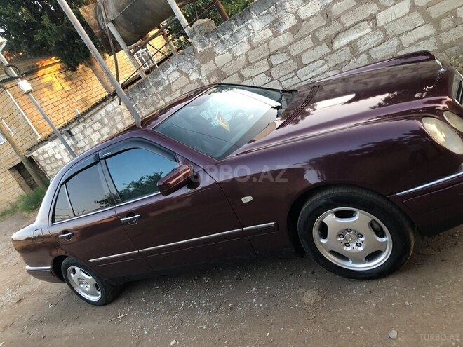 Mercedes E 240-16