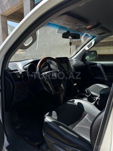 Toyota Land Cruiser Prado-4