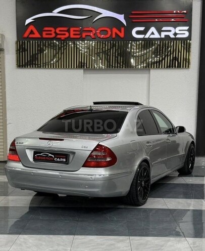 Mercedes E 320-11