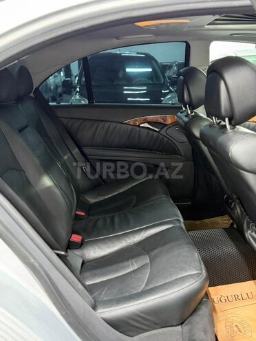 Mercedes E 320-21