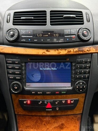 Mercedes E 320-22