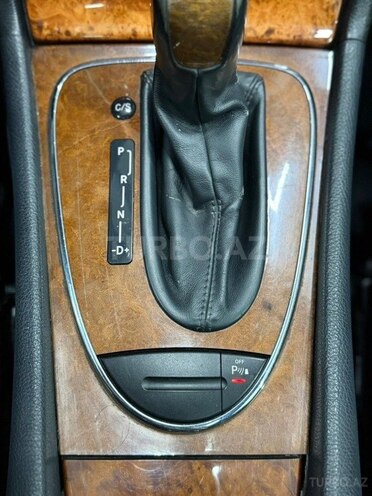 Mercedes E 320-23