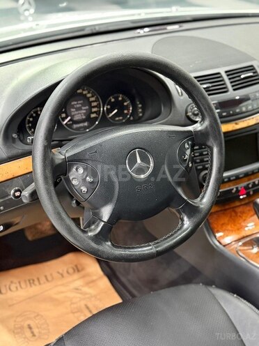 Mercedes E 320-17