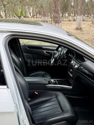 Mercedes E 220-11
