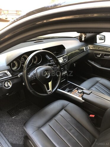 Mercedes E 220-11